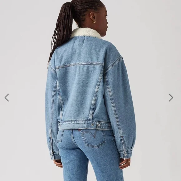 Levi's Light Blue Denim Jacket with Cream Collar - Picture 6 of 15